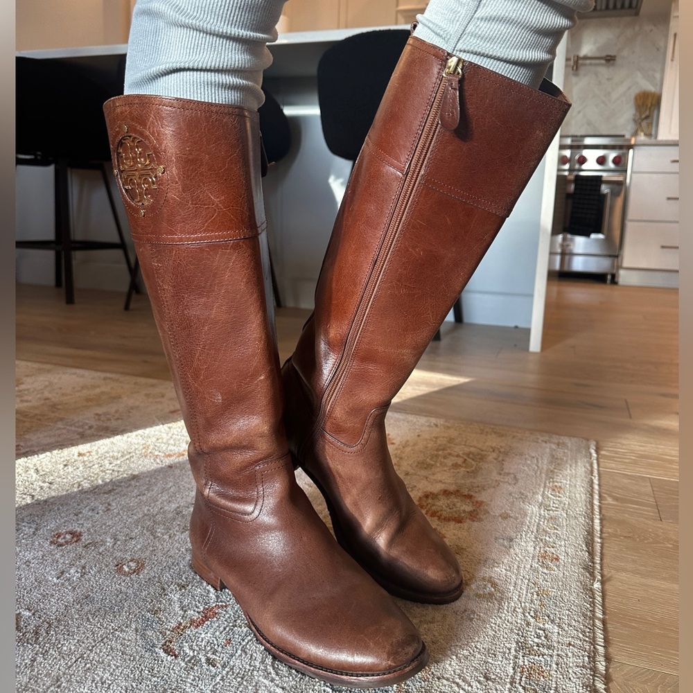 Pre loved Tory Burch riding boots! 🤎